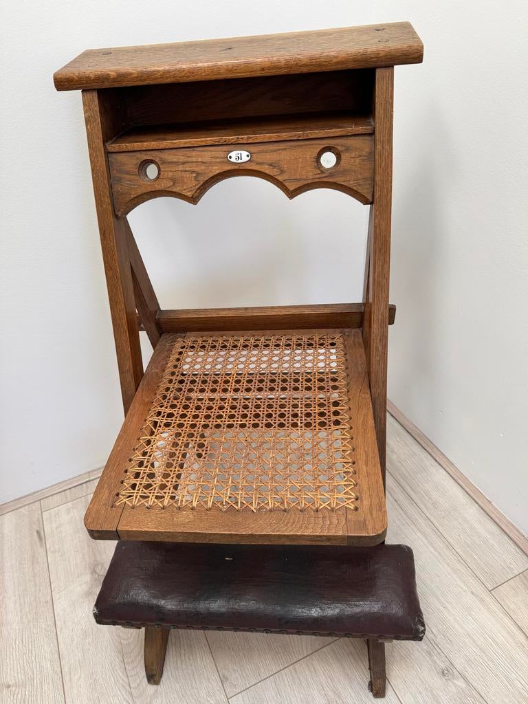 Antieke bidstoel met matting zitting en knielbankje, Ophalen