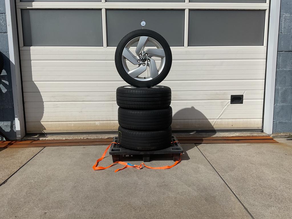 Volkswagen - Golf. GTE. GTD. GTI.  Zomerset.  225 - 45 - 17., Auto-onderdelen, Banden en Velgen, Ophalen, Gebruikt, Banden en Velgen