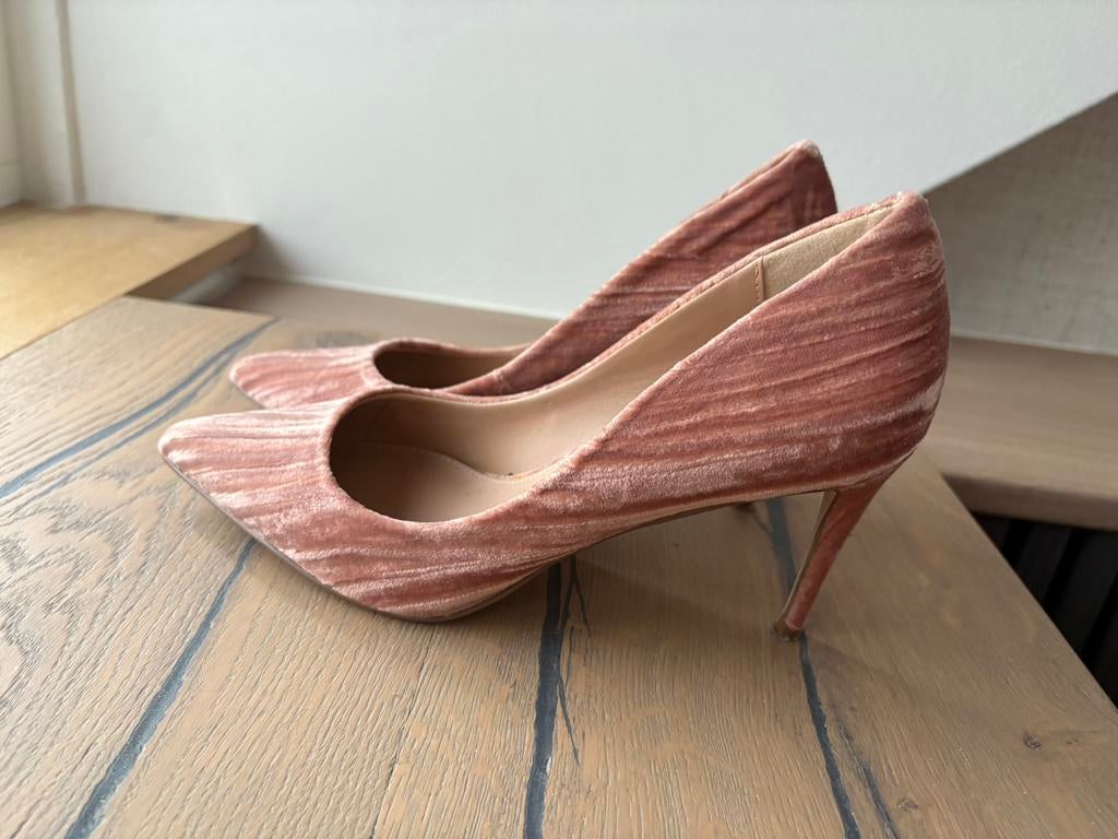 Steve Madden velvet pumps maat 39, Kleding | Dames, Pumps, Ophalen of Verzenden, Zo goed als nieuw, Roze