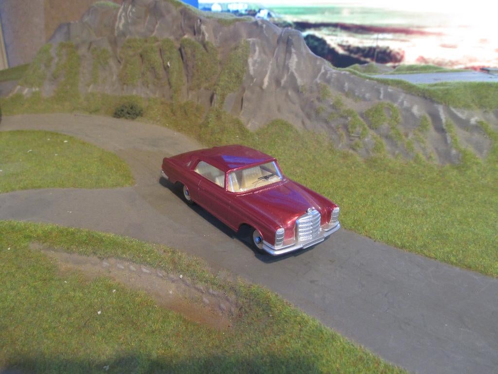 1/43 Mercedes Benz W111 300 SE B Coupé Dinky Toys 533, Ophalen of Verzenden, Zo goed als nieuw, Auto, Overige merken