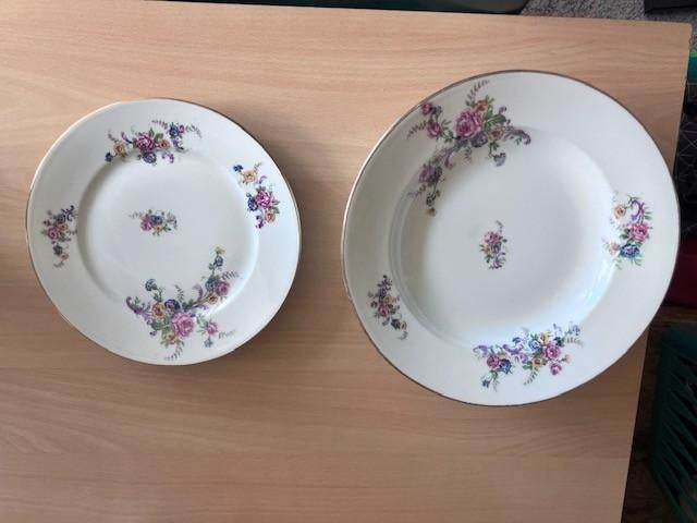 3 diepe borden en 2 ontbijtbordjes, Limoges France, vintage, Ophalen of Verzenden