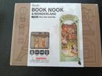 Rolife Book Nook - Falling Sakura - Nieuw in doos, Ophalen of Verzenden, Nieuw, Knutselwerk