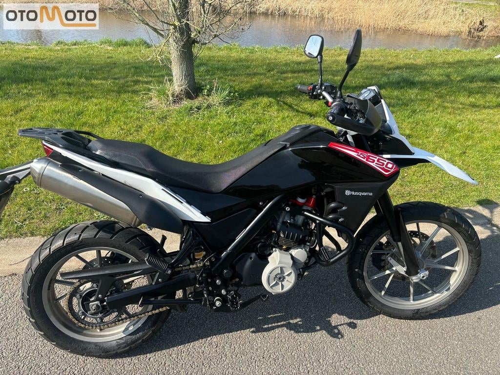 HUSQVARNA TR 650 STRADA ABS (bj 2015), Motoren, Motorrijbewijs A, Bedrijf, Onbekend, 652 cc