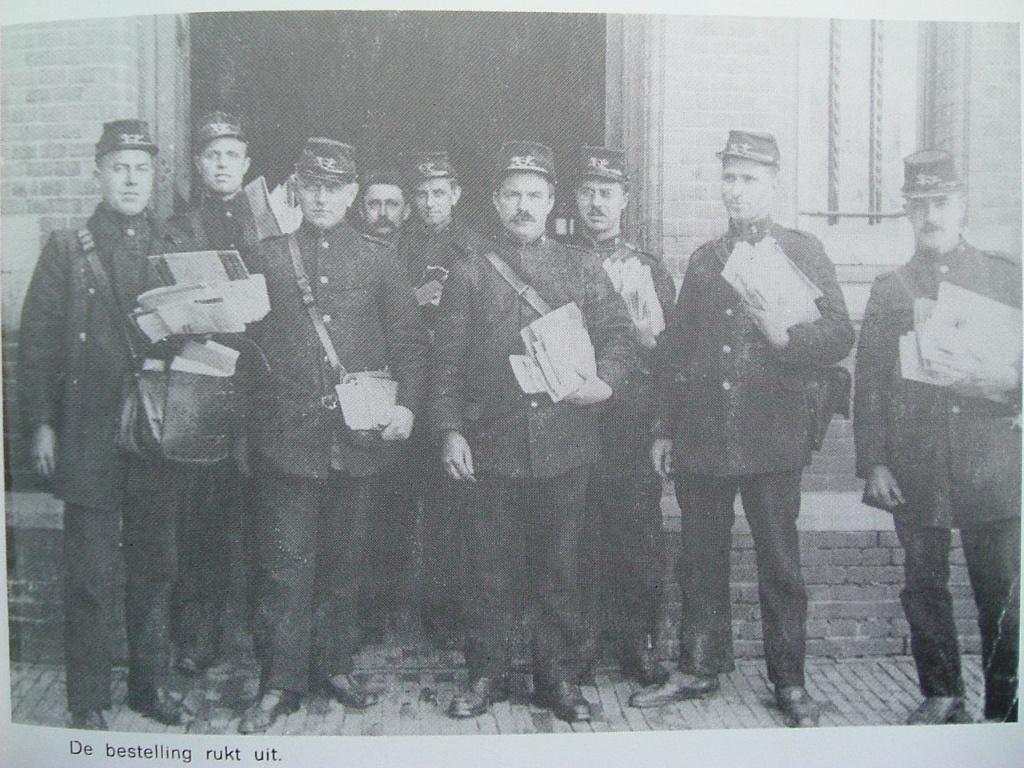 Postale herinneringen - historie PTT., 20e eeuw of later, Gelezen, Johan de Vries, Ophalen of Verzenden