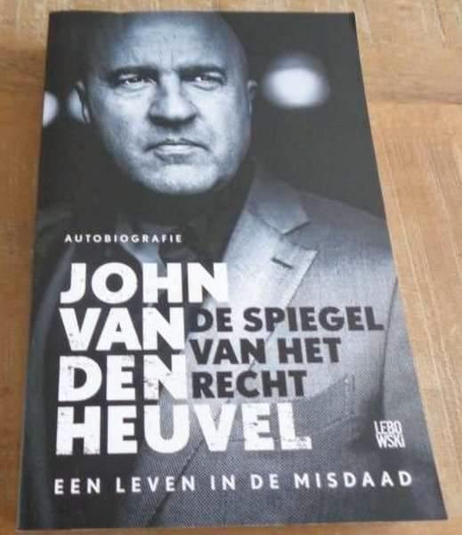 John van den Heuvel - De spiegel van het recht autobiografie, Boeken, Biografieën, Zo goed als nieuw, Film, Tv en Media, Ophalen of Verzenden