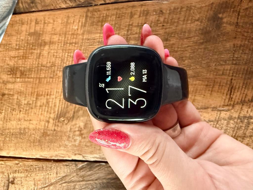 Fitbit met scherm krasvrij - valt uit na tijdje, Sieraden, Tassen en Uiterlijk, Activity trackers, Ophalen of Verzenden, Gebruikt