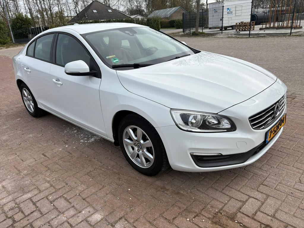 Volvo S60 1.6 T3 2014 Wit, Voorwielaandrijving, 4 cilinders, S60, Handgeschakeld