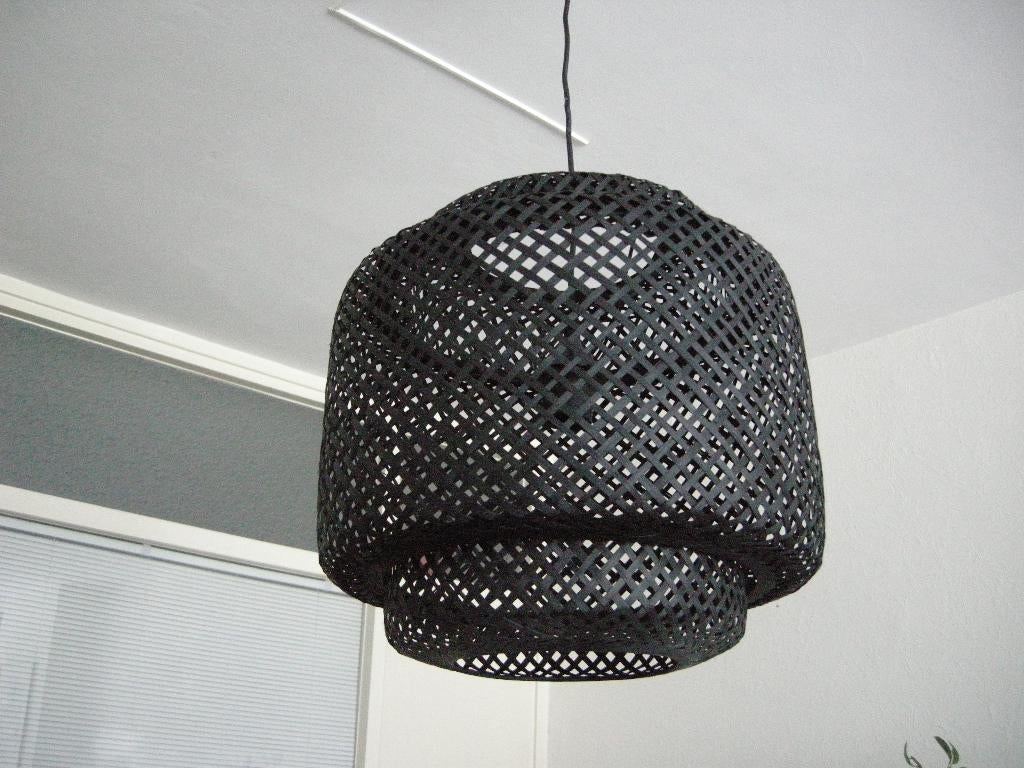 Lamp zwart rotan Sinnerlig Ikea - zgan, Huis en Inrichting, Lampen | Hanglampen, Ophalen, Overige materialen, Rotan Ikea, Zo goed als nieuw