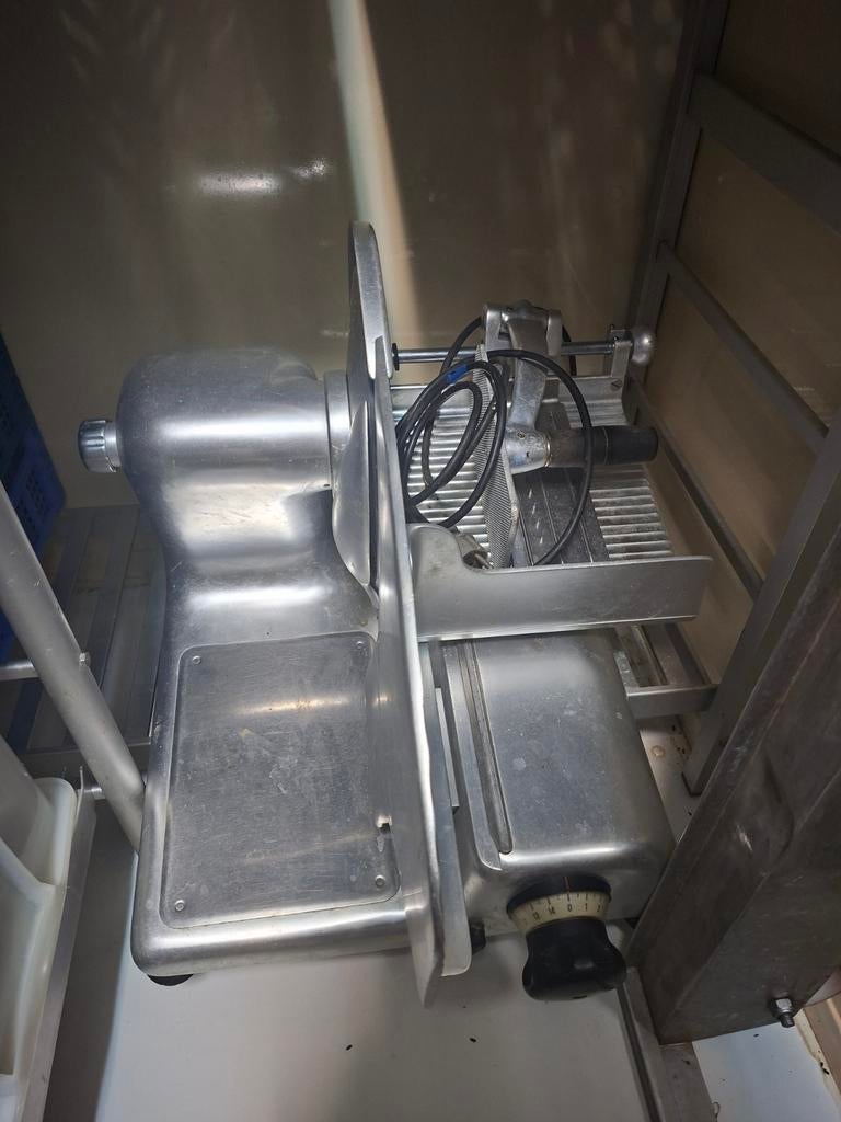 Bizerba Snijmachine - Aanloop condensator kapot. Zie beschri, Huis en Inrichting, Ophalen, Gebruikt, Metaal, Snijmachine