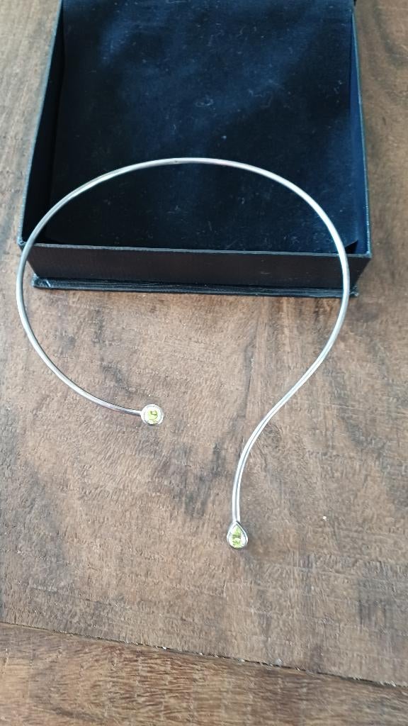 Prachtige zilveren spang met peridot aan uiteinde, Ophalen of Verzenden, Zo goed als nieuw, Met edelsteen, Zilver