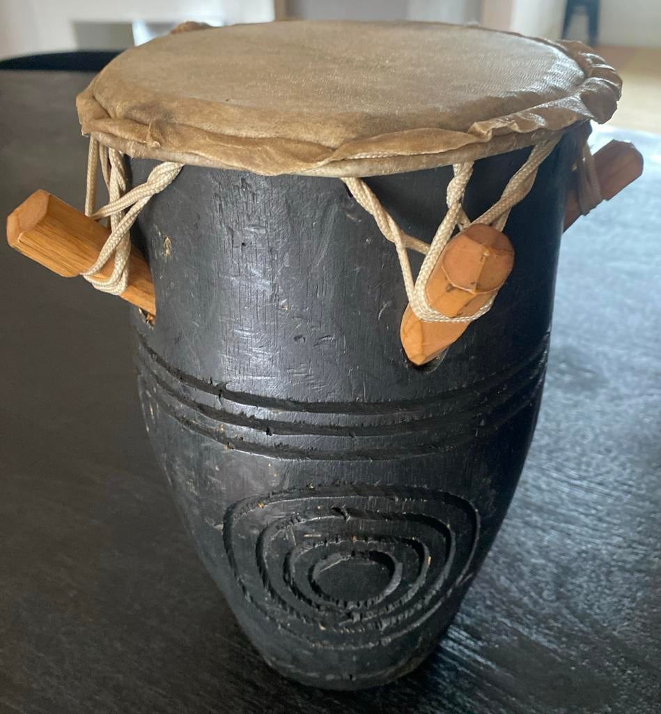 Kleine houten trommel Djembe - decoratief of voor muziek, Muziek en Instrumenten, Drumstellen en Slagwerk, Ophalen, Gebruikt, Overige merken