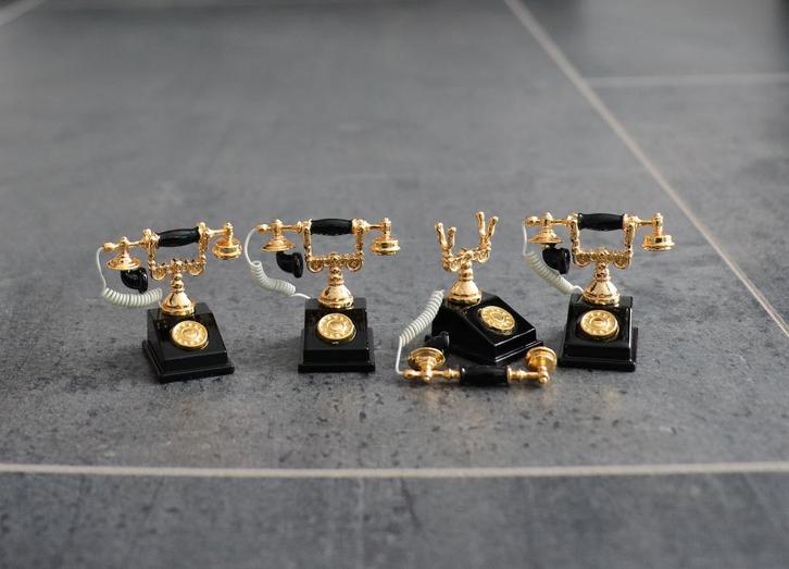 Telefoon draaischijf retro miniatuur nieuw 1:12 Zwart goud, Verzamelen, Poppenhuizen en Toebehoren, Nieuw, Decoratie, Ophalen of Verzenden