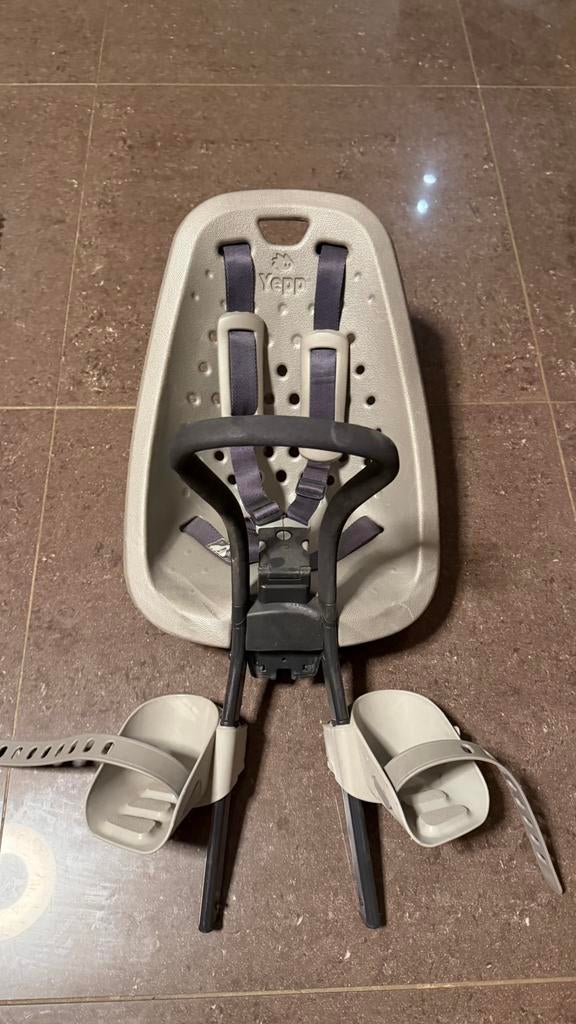 Fietsstoeltje voorop Yepp grijs, Fietsen en Brommers, Fietsaccessoires | Fietsstoeltjes, Ophalen, Voorzitje, 0 t/m 13 kg, Gebruikt