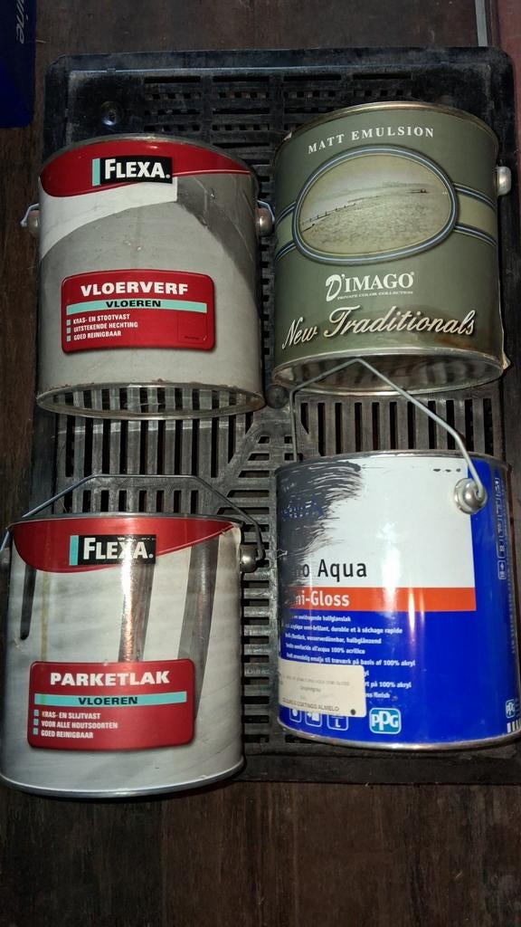 4 blikken verf / lak circa 2,5 liter per blik, 5 tot 10 liter, Ophalen