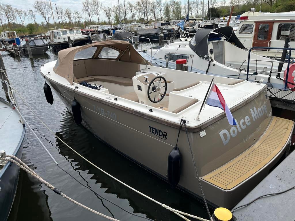 Luxe TendR 7.0 – zonnedek, bed & zuinige 60PK – direct varen, Watersport en Boten, Ophalen, 50 pk of meer, Zo goed als nieuw, 6 tot 9 meter