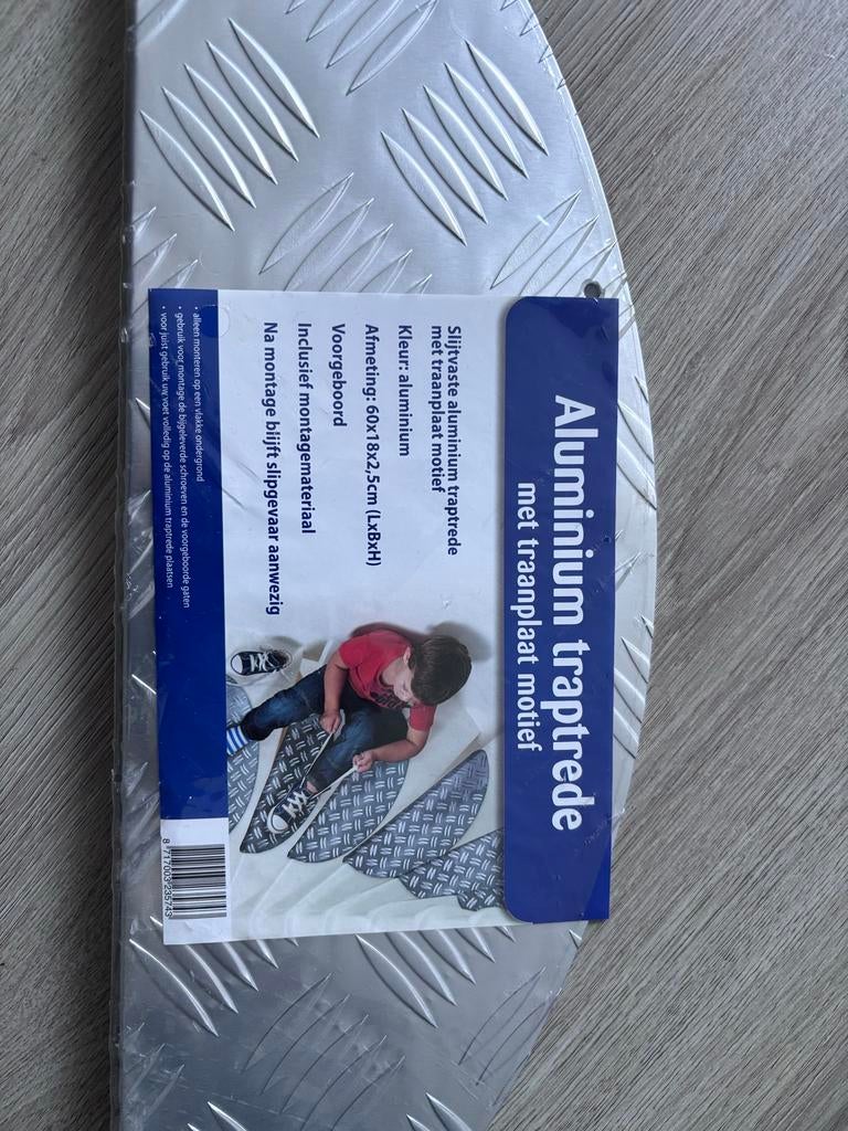 Aluminium Traptrede met Traanplaat Motief - Nieuw, Doe-het-zelf en Verbouw, Ladders en Trappen, Ophalen, Nieuw, Trap