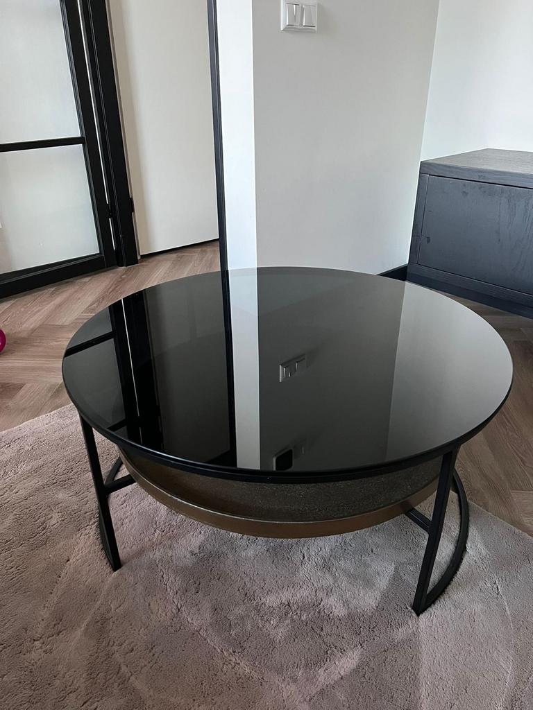 Stijlvolle ronde salontafel met glas en metalen frame, Ophalen, Gebruikt, Rond, 50 tot 100 cm