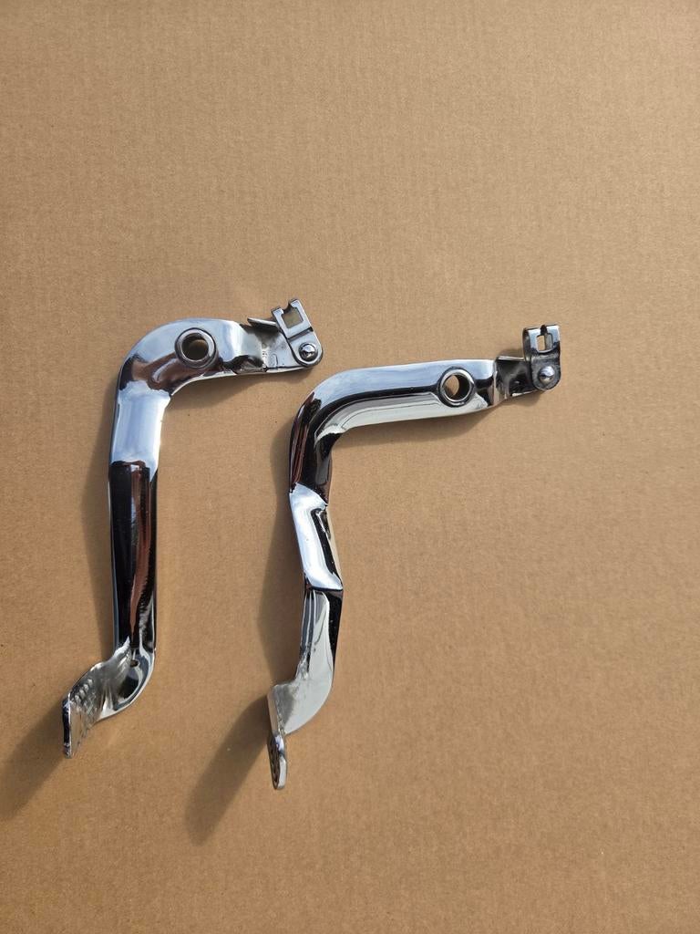 Opnieuw verchroomde rempedalen.