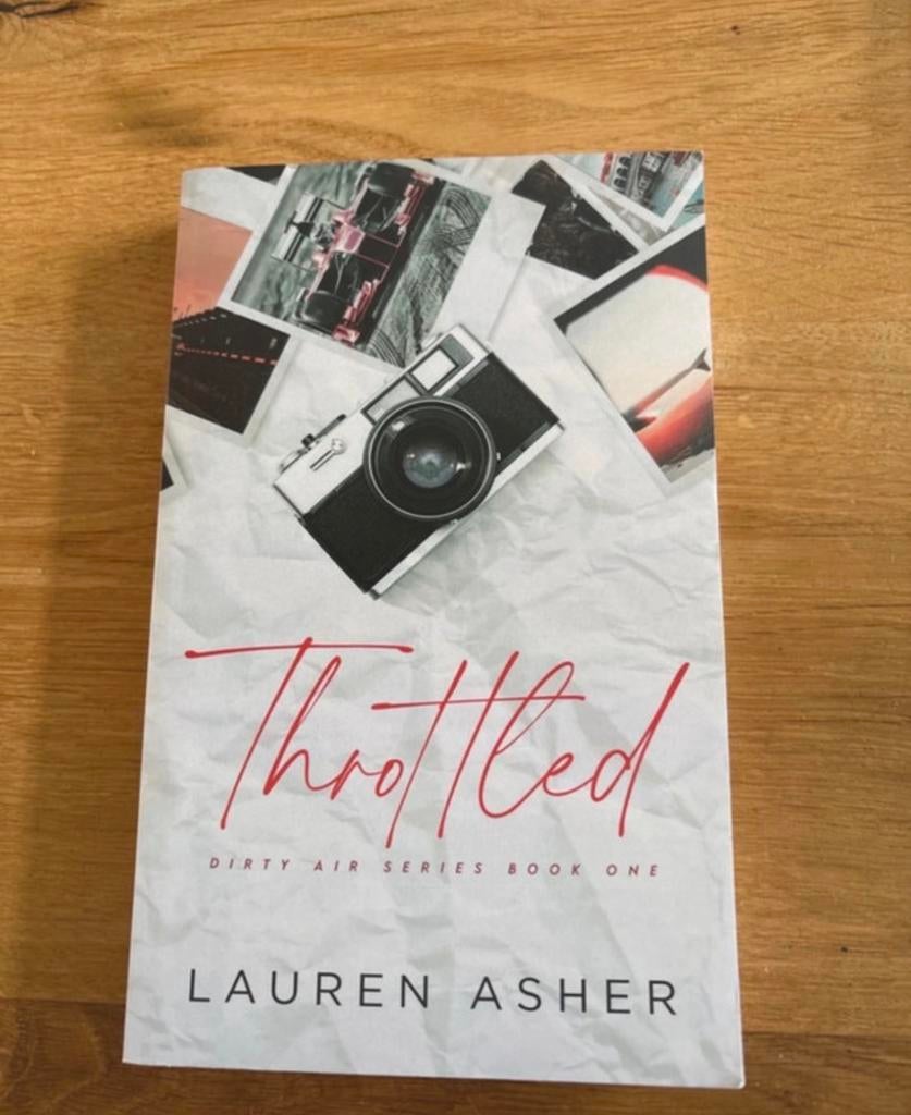 Throttled - Dirty Air Series Boek Een - Lauren Asher, Boeken, Ophalen of Verzenden, Zo goed als nieuw, Europa overig