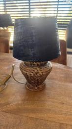 Birma rietenlamp met zwarte kap, Huis en Inrichting, Lampen | Tafellampen, Ophalen, Gebruikt, Minder dan 50 cm