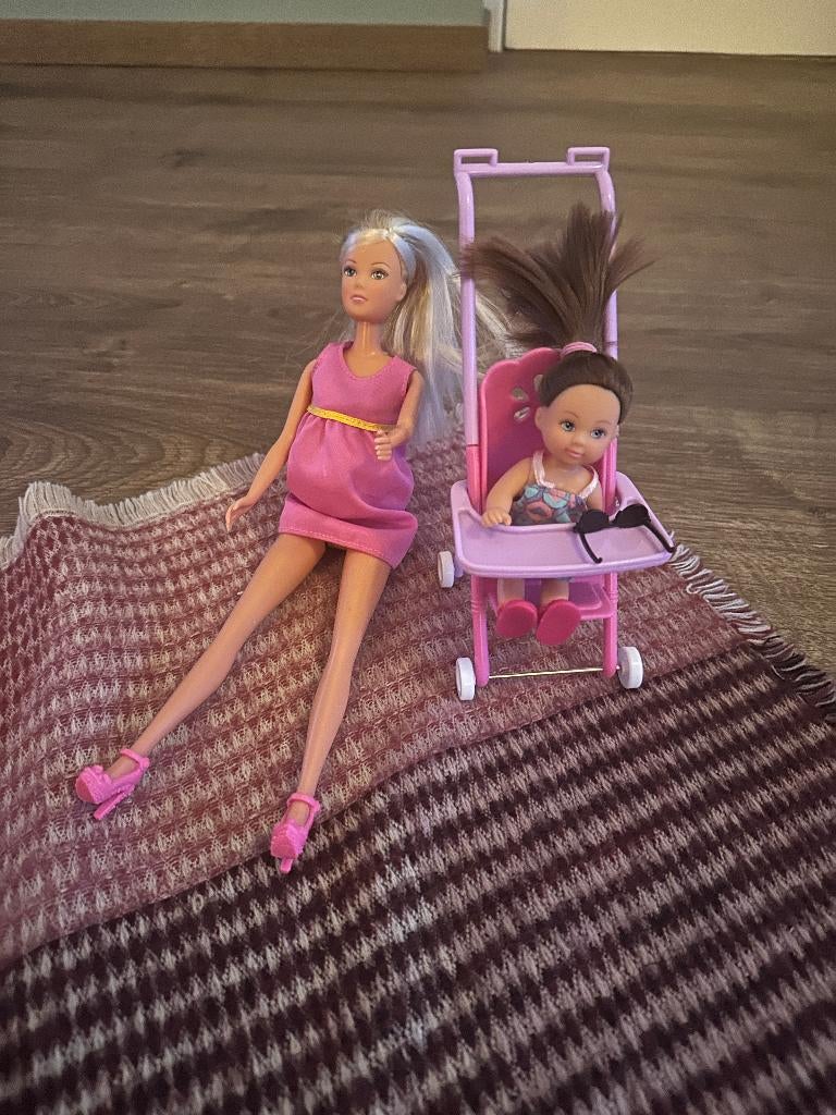 Barbie met kinderwageBarbie met kinderwagen, Kinderen en Baby's, Speelgoed | Poppen, Ophalen, Gebruikt, Barbie