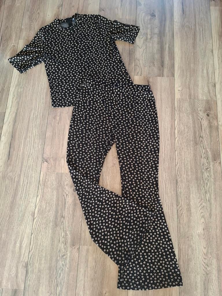 Stretchie pak. Co ord. Flared pants en tuniek. Fluresk. XL., Kleding | Dames, Overige Dameskleding, Ophalen of Verzenden, Zo goed als nieuw