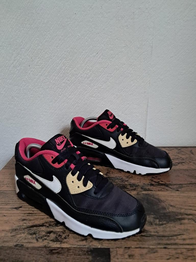 Nike Air Max 90 Mesh 'Vivid Pink' Size 38, Kleding | Dames, Schoenen, Zo goed als nieuw, Sneakers of Gympen, Beige, Ophalen of Verzenden