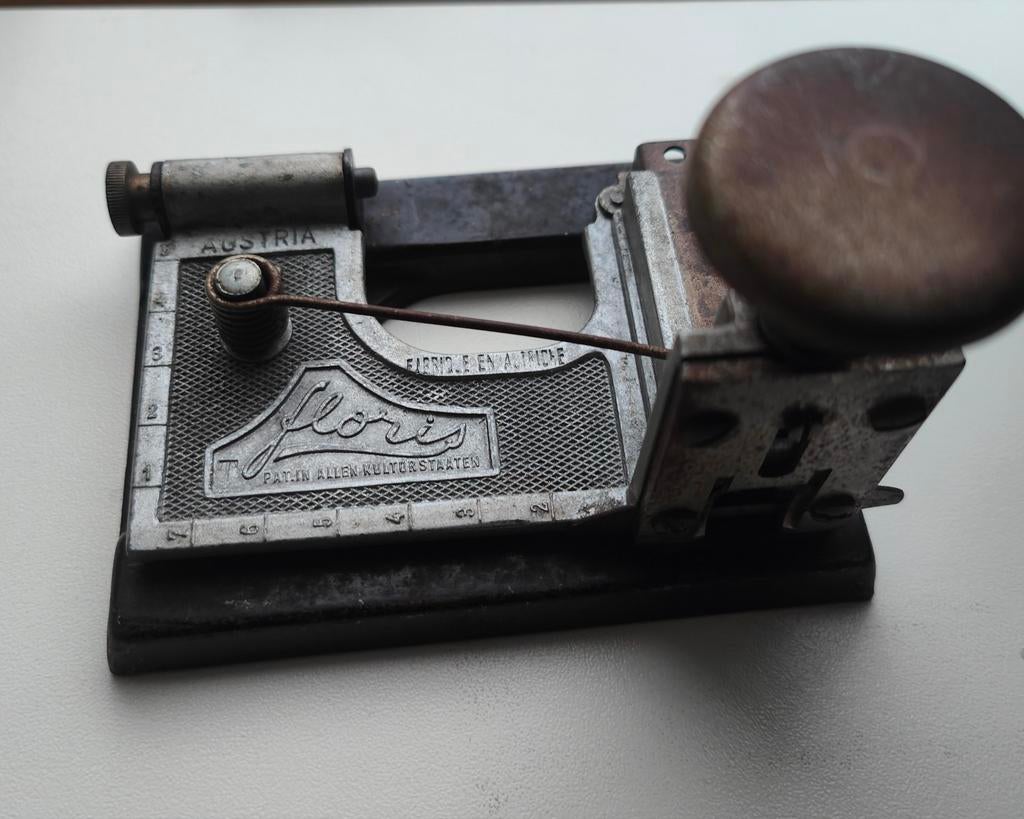 Floris Nietmachine
Gepatenteerd 1926 (Oostenrijk), Ophalen of Verzenden
