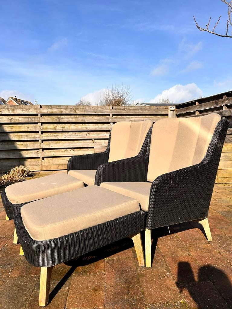 2x Wicker tuinstoelen met voetenbankjes en kussens, Tuin en Terras, Gebruikt, Loungeset, Wicker, Stoel