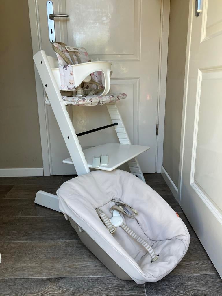 Stokke Tripp Trapp kinderstoel met accessoires, Ophalen of Verzenden, Gebruikt, Meegroeistoel, Gordel(s)