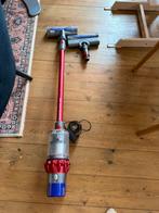 Dyson V10 draadloze stofzuiger met oplader, Gebruikt, Stofzuiger, Ophalen of Verzenden, Minder dan 1200 watt