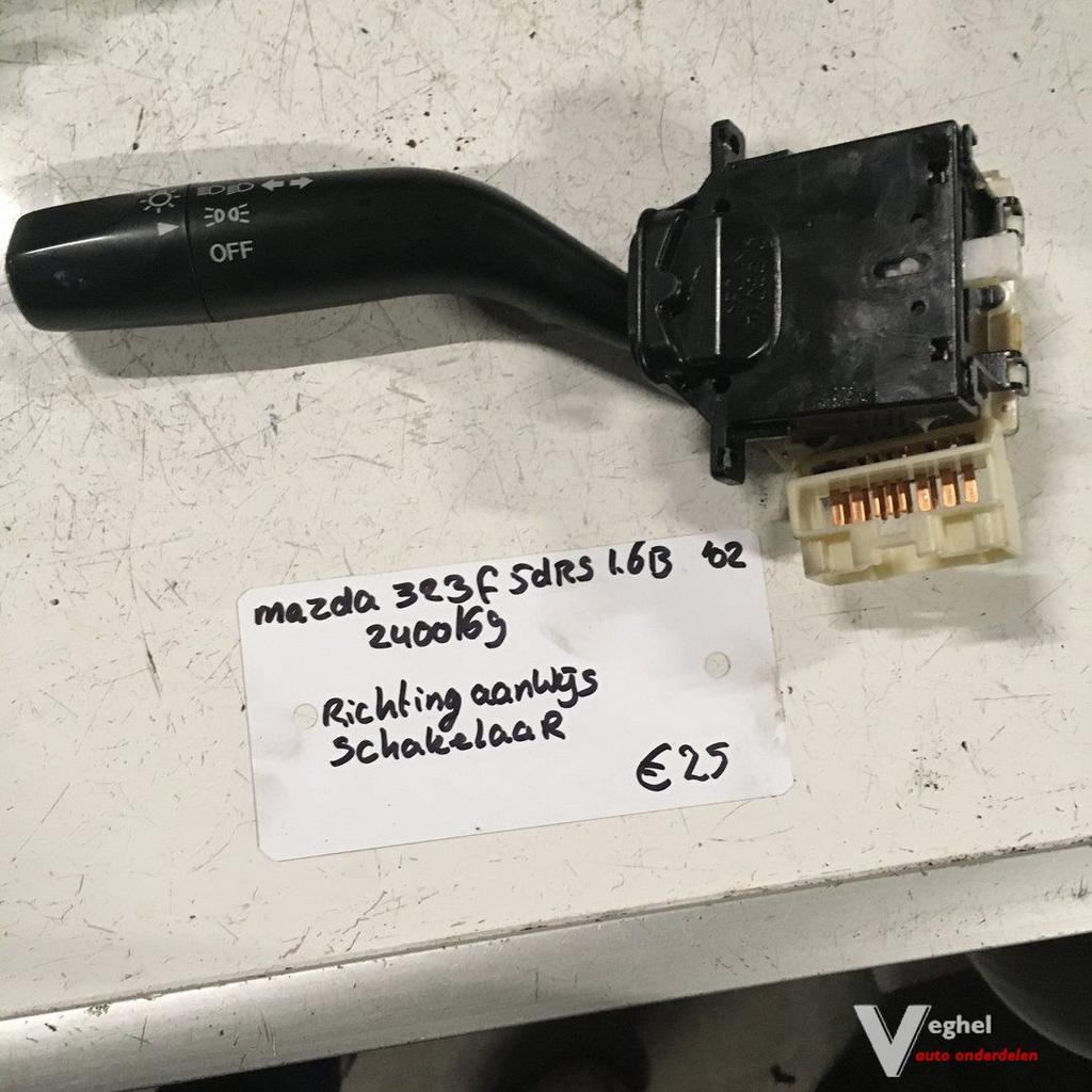 Mazda 323F 5drs 1.6 B 2002 Wagennr 2400169 Richtingaanwijzer