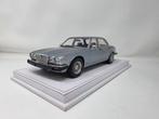 Jaguar XJ6 1:18 in OVP in luxe vitrinebox LS collectibels, Ophalen of Verzenden, Zo goed als nieuw, Overige merken