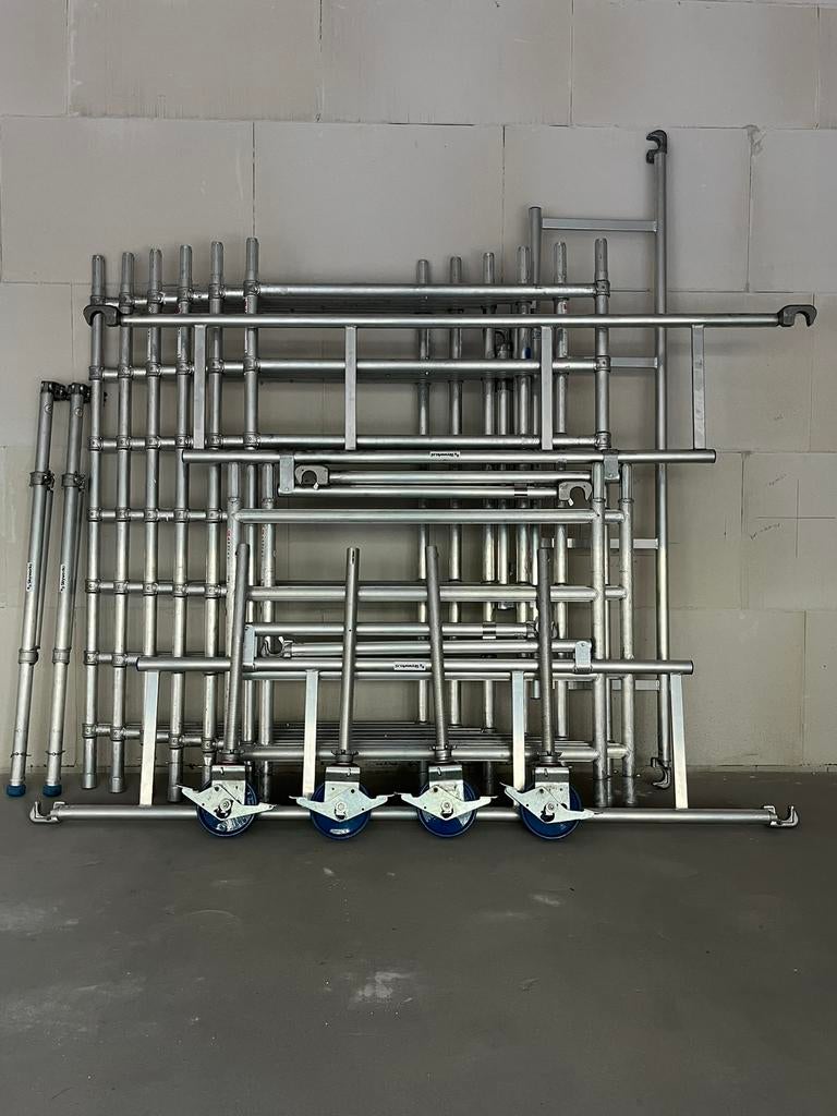 Aluminium Skyworks rolsteiger werkhoogte 8,2 meter Z.G.A.N !, Ophalen of Verzenden, Zo goed als nieuw, Rolsteiger of Kamersteiger