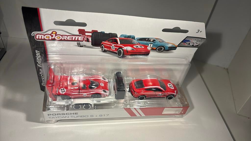 Porsche tycan turbo s + 917 majorette 1.64, Auto, Ophalen of Verzenden, A, A