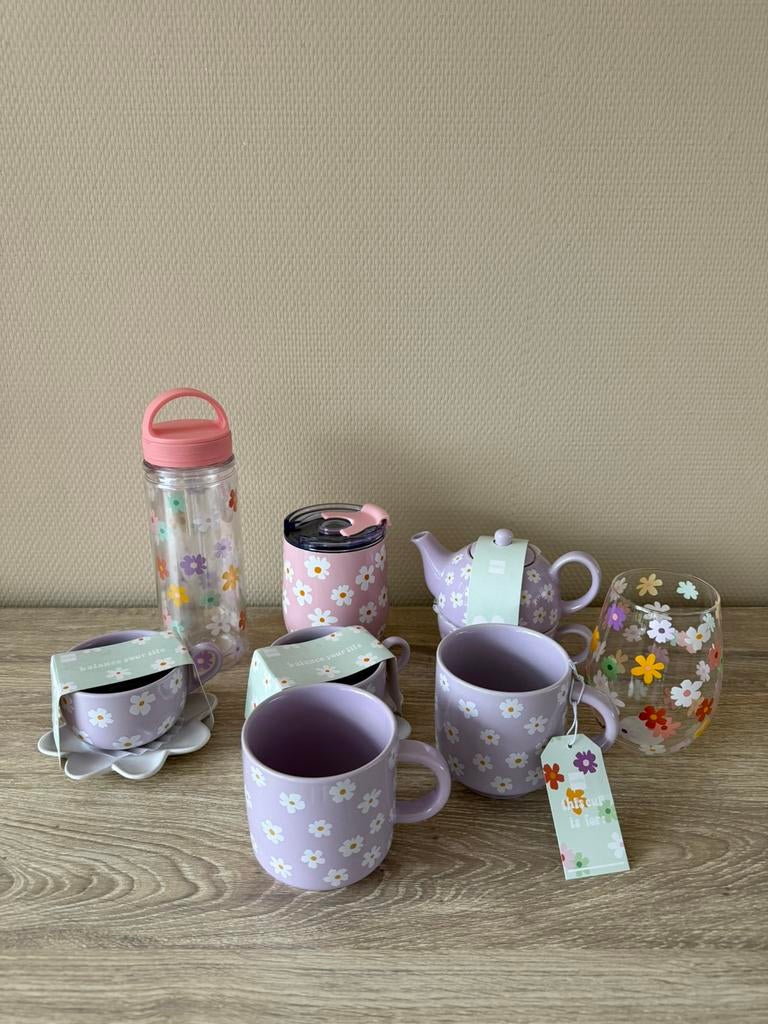Kopjes, theepot, glas en drinkfles bloemetjes HEMA, Huis en Inrichting, Ophalen, Nieuw, Glas, Overige stijlen