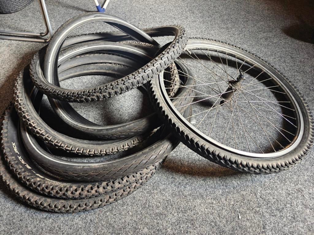 Fietsonderdelen: banden en een wiel, Ophalen of Verzenden