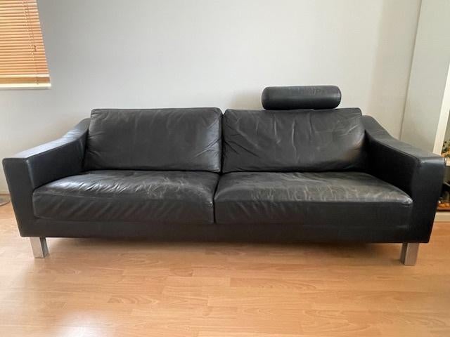 Leolux Antonia, zwart leer bankstel 2x, Huis en Inrichting, Banken | Bankstellen, Ophalen, Gebruikt, Driepersoons, Rechte bank