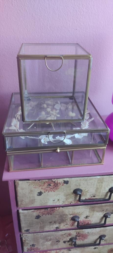 Oude glazen kistjes box, Ophalen