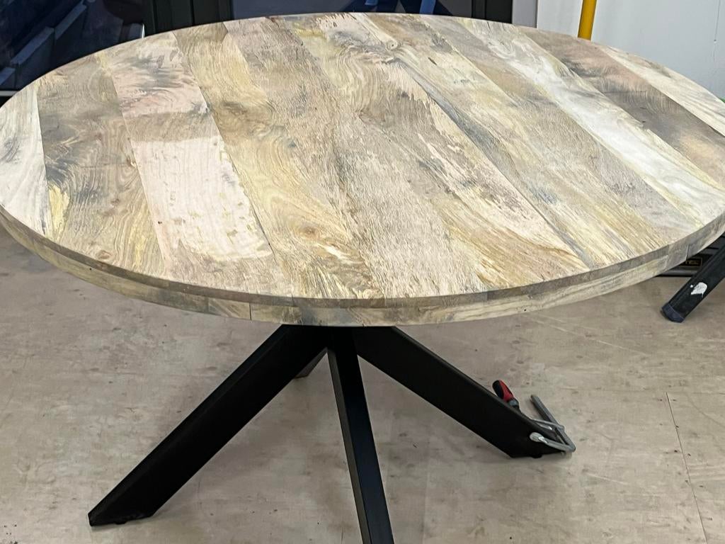 Ronde eettafel van mangohout, Huis en Inrichting, Tafels | Eettafels, Gebruikt, 100 tot 150 cm, Rond, Ophalen of Verzenden
