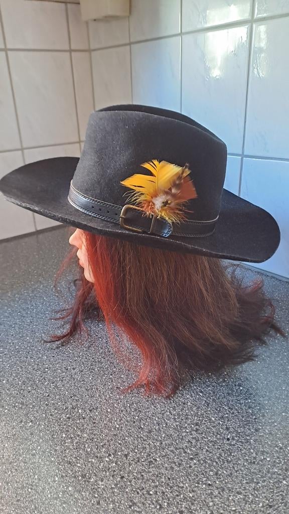 Zwarte vintage wollen hoed met veer Crambes, Hoed, Onbekend, Ophalen of Verzenden, Zo goed als nieuw