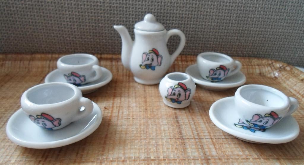 Porseleinen Kinderserviesje Olifant., Ophalen of Verzenden, Zo goed als nieuw