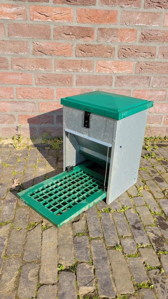 Feedomatic automatische voerbak, Dieren en Toebehoren, Pluimvee | Toebehoren, Ophalen, Zo goed als nieuw, Drinken en Voederen