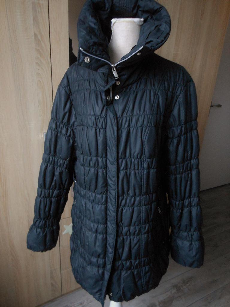 Mooie soepele zwarte jas, Kleding | Dames, Grote Maten, Zo goed als nieuw, Jas of Mantel, Zwart, Ophalen of Verzenden