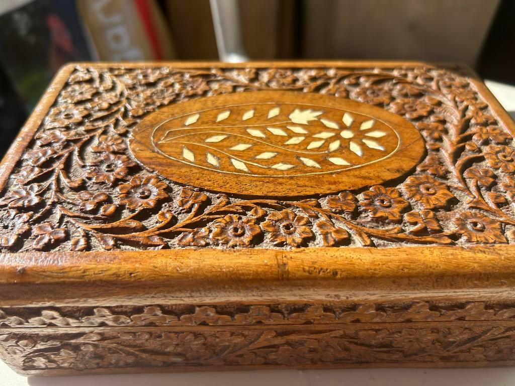 Houten sieradendoosje met snijwerk, Antiek en Kunst, Ophalen of Verzenden