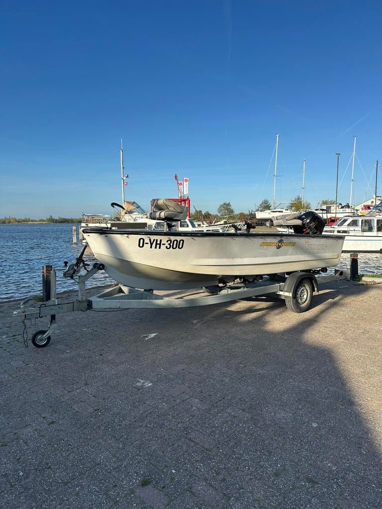 Nette vis boot te koop, Watersport en Boten, Vis- en Consoleboten, Zo goed als nieuw, 3 tot 6 meter, Benzine, Buitenboordmotor