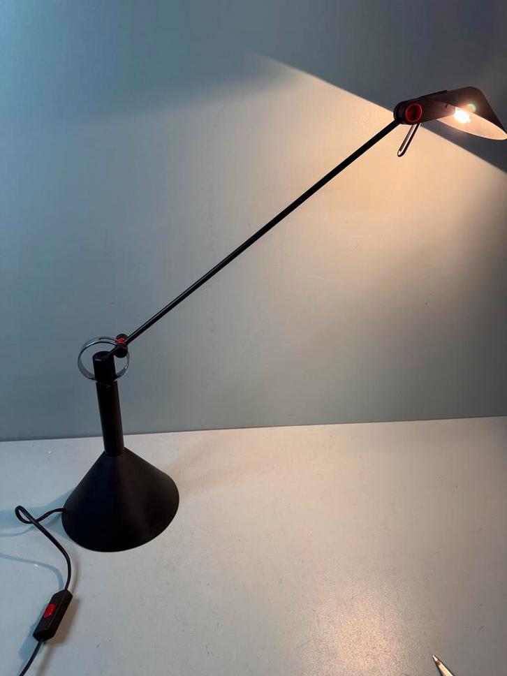 Vintage Postmoderne Tafellamp - Zwart met Rode Accenten, Antiek en Kunst, Antiek | Lampen, Ophalen