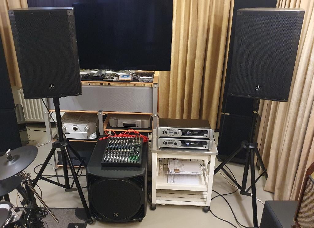 Mackie ProFX12v3, Crown amps, Mackie speakers, Boston stands, Muziek en Instrumenten, Versterkers | Keyboard, Monitor en PA, Zo goed als nieuw