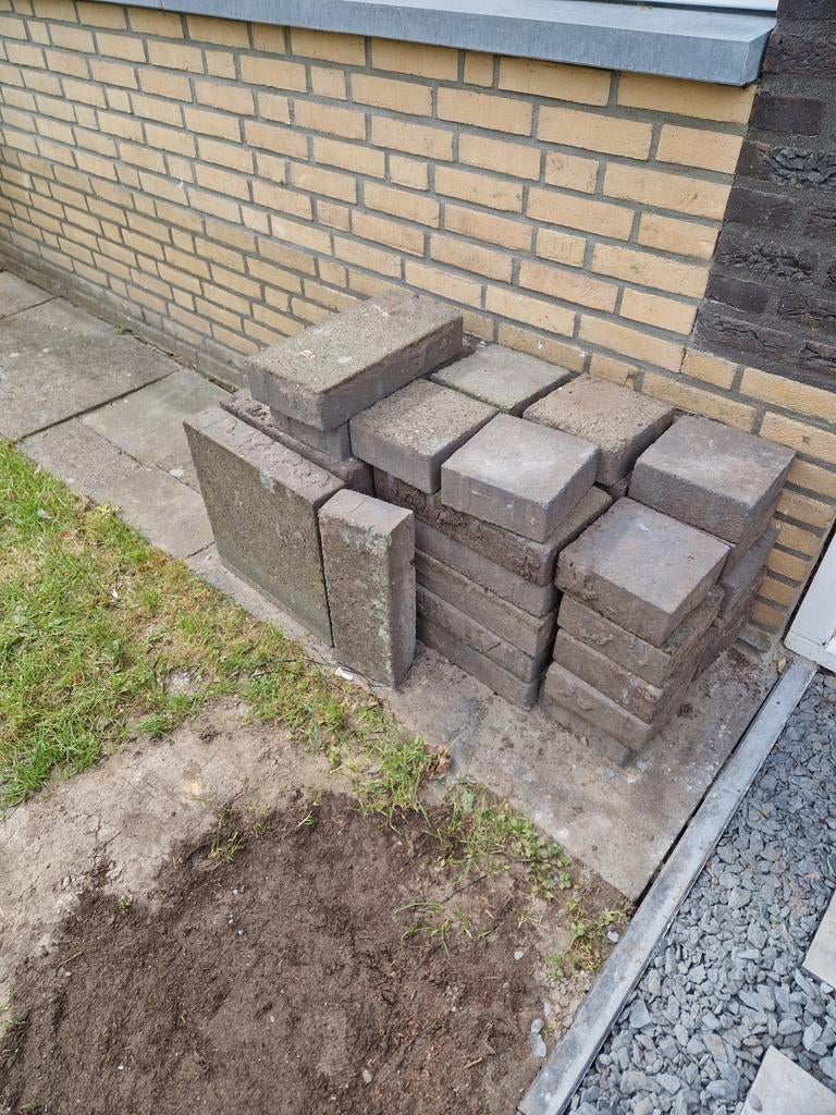 Gratis betontegels en straatzand voor terras of pad, Ophalen of Verzenden