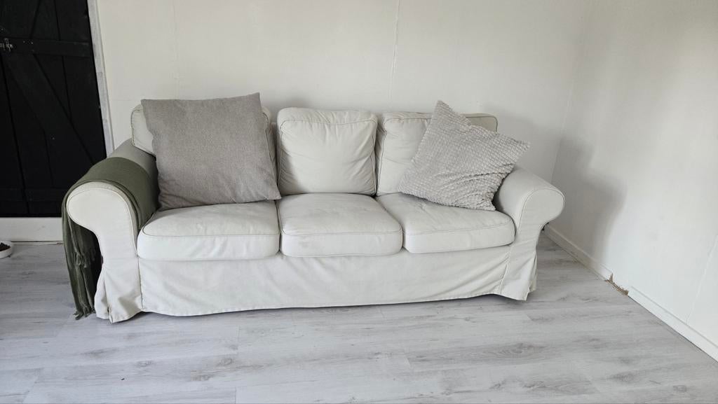 Aangeboden 3 zits bank Ektorp, Ophalen, Driepersoons, 75 tot 100 cm, Zo goed als nieuw